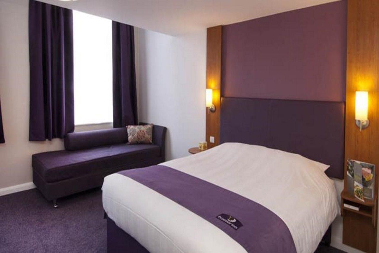 Premier Inn Ashford Central Екстериор снимка