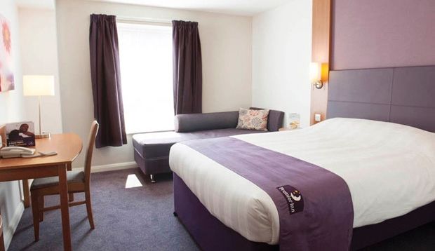 Premier Inn Ashford Central Екстериор снимка